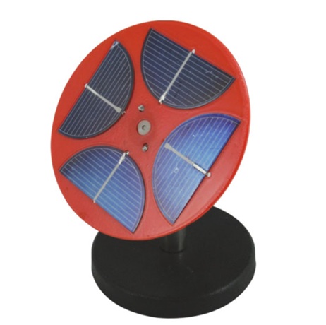 Bateria słoneczna z wbudowanym silnikiem na stojaku