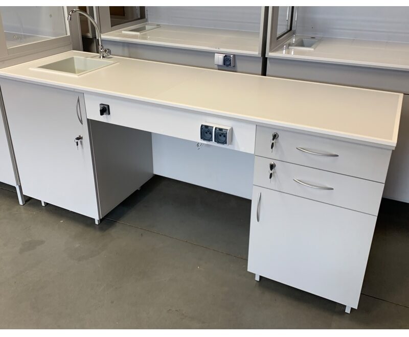 Stół demonstracyjny do pracowni chemicznej